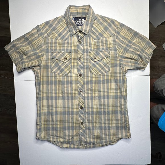 North face. Men’s short sleeve button front shirt. Medium - Picture 3 of 8